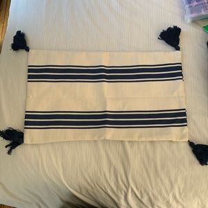 NWOT Hofdeco Pillow Cover navy and cream with tassels